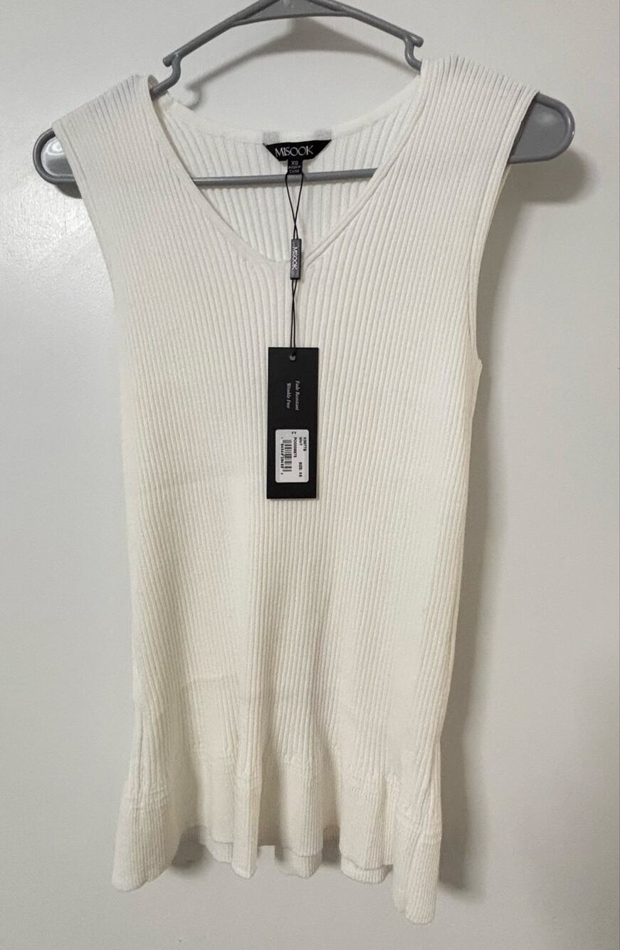 New Misook White Ribbed Sleeveless Tank Top Women's Size XS NWT Fade Resistant